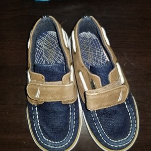 Boys shoes